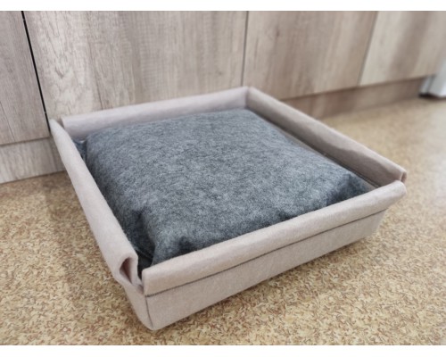 Лежанка  бежева для котів та собак