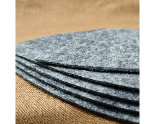 Шапка из искусственного войлока серая